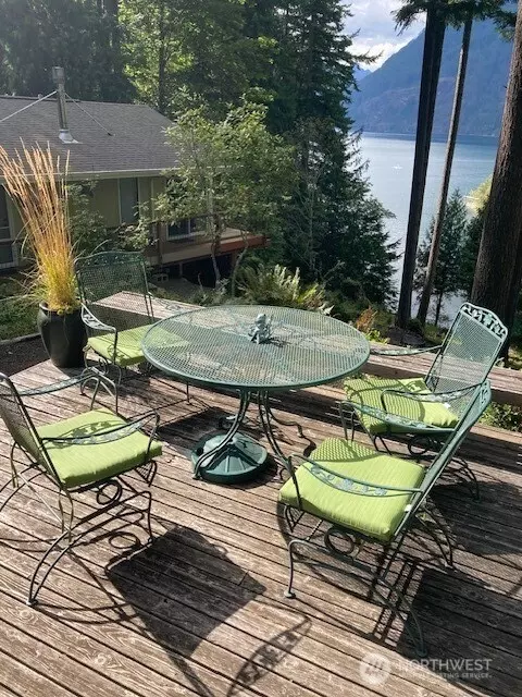 1120 N Potlatch Dr N, Hoodsport, WA 98548