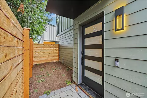 9014 4th Ave NW #B, Seattle, WA 98117