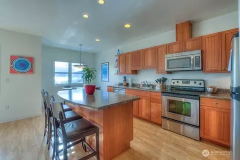 Kitchen - 269 Main St, Eastsound, WA 98245 photo 5 of 6