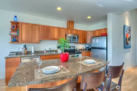 Kitchen - 269 Main St, Eastsound, WA 98245 photo 3 of 6