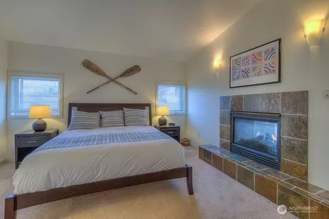 Bedroom - 269 Main St, Eastsound, WA 98245 photo 5 of 6