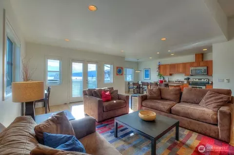 Living - 269 Main St, Eastsound, WA 98245 photo 6 of 8