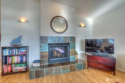 Living - 269 Main St, Eastsound, WA 98245 photo 4 of 8