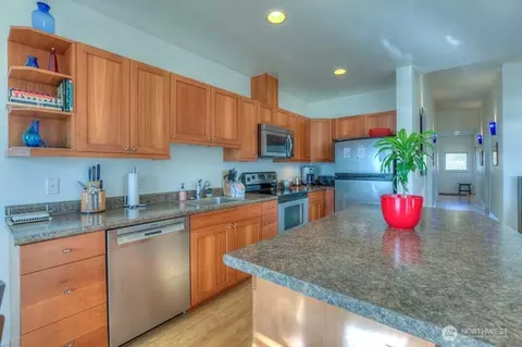 Kitchen - 269 Main St, Eastsound, WA 98245 photo 4 of 6