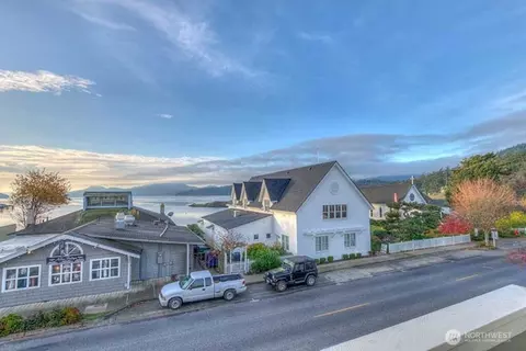 View/Area - 269 Main St, Eastsound, WA 98245 photo 2 of 5