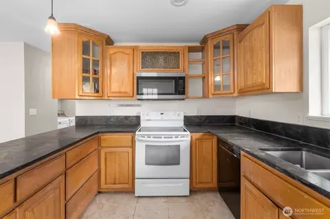 Kitchen - 13315 Valley Ave E, Sumner, WA 98390 photo 3 of 3