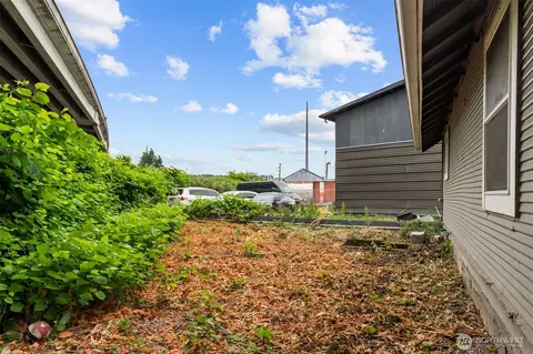 Exterior - 13315 Valley Ave E, Sumner, WA 98390 photo 4 of 6