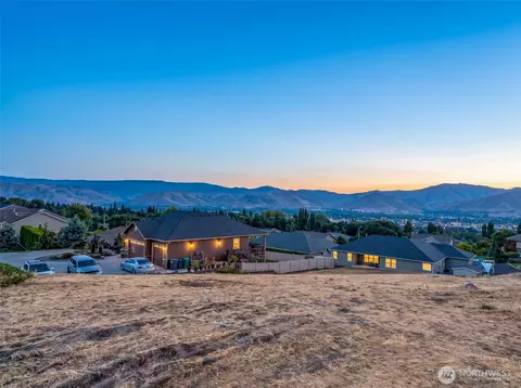 554 Bengal Ln, East Wenatchee, WA 98802