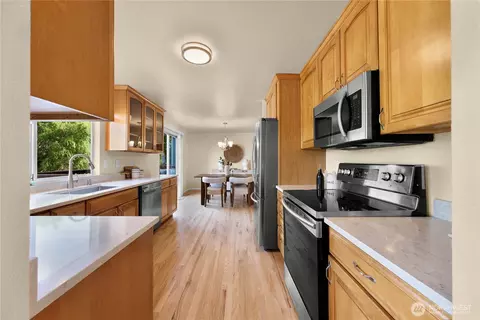 Kitchen - 16617 3rd Dr SE, Bothell, WA 98012 photo 2 of 4