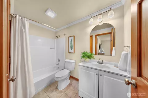 Bath - 16617 3rd Dr SE, Bothell, WA 98012 photo 1 of 4