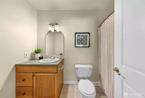 Bath - 16617 3rd Dr SE, Bothell, WA 98012 photo 4 of 4