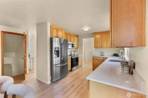 Kitchen - 16617 3rd Dr SE, Bothell, WA 98012 photo 4 of 4