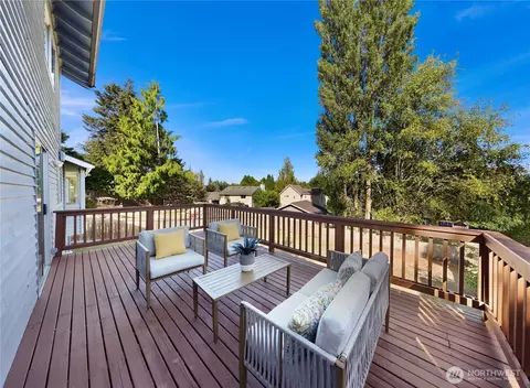 Exterior - 16617 3rd Dr SE, Bothell, WA 98012 photo 3 of 5