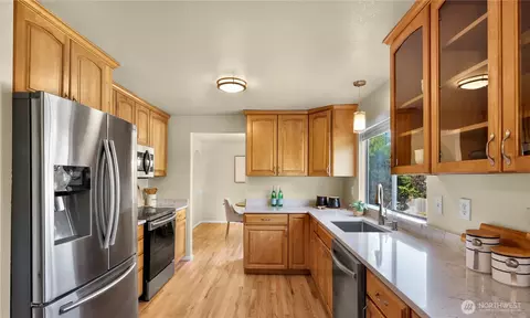Kitchen - 16617 3rd Dr SE, Bothell, WA 98012 photo 3 of 4