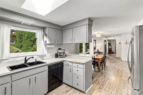 Kitchen - 3601 Earl Ave, Everett, WA 98201 photo 3 of 5