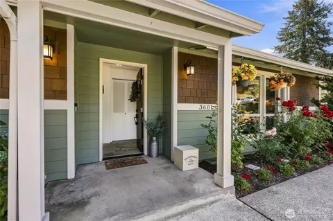 Exterior - 3601 Earl Ave, Everett, WA 98201 photo 3 of 13