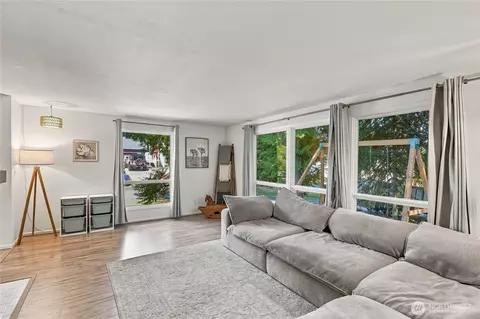 Living - 3601 Earl Ave, Everett, WA 98201 photo 3 of 3