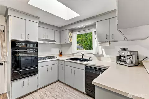 Kitchen - 3601 Earl Ave, Everett, WA 98201 photo 2 of 5