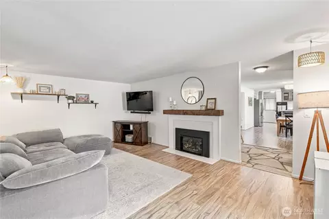 Living - 3601 Earl Ave, Everett, WA 98201 photo 1 of 3