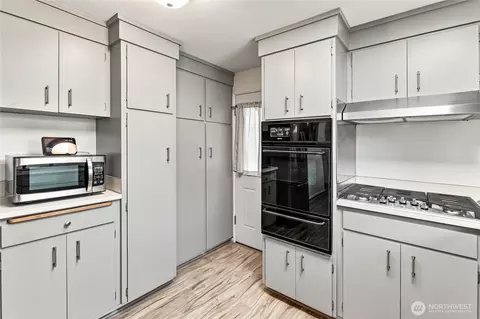 Kitchen - 3601 Earl Ave, Everett, WA 98201 photo 5 of 5