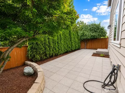 Exterior - 17602 40th Dr SE, Bothell, WA 98012 photo 2 of 4
