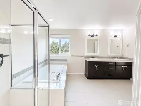 Bath - 17602 40th Dr SE, Bothell, WA 98012 photo 3 of 4