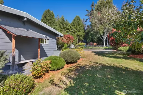 Exterior - 9822 Cherry St, Edmonds, WA 98020 photo 8 of 13