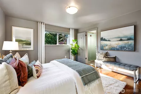 Bedroom - 9822 Cherry St, Edmonds, WA 98020 photo 2 of 4