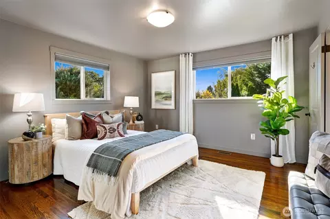 Bedroom - 9822 Cherry St, Edmonds, WA 98020 photo 1 of 4