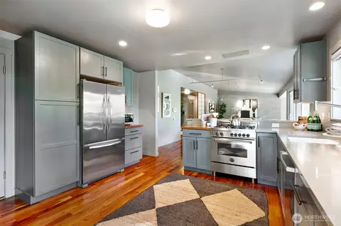 Kitchen - 9822 Cherry St, Edmonds, WA 98020 photo 3 of 6