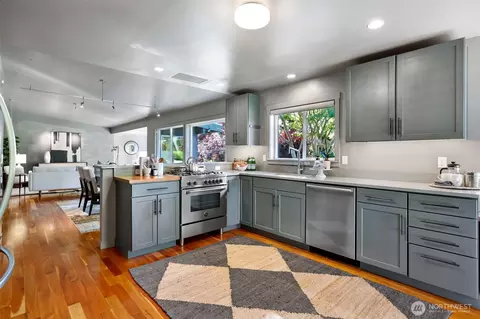 Kitchen - 9822 Cherry St, Edmonds, WA 98020 photo 5 of 6