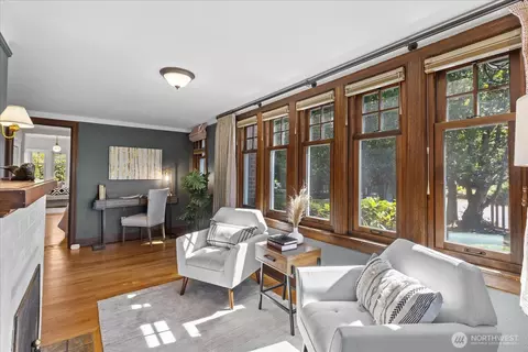 Living - 9819 Cherry St, Edmonds, WA 98020 photo 2 of 5