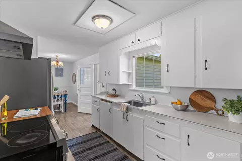 Kitchen - 9819 Cherry St, Edmonds, WA 98020 photo 3 of 3