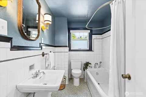 Bath - 9819 Cherry St, Edmonds, WA 98020 photo 1 of 4