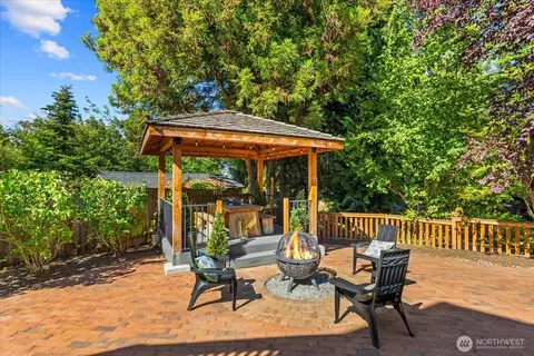 Exterior - 9819 Cherry St, Edmonds, WA 98020 photo 7 of 8