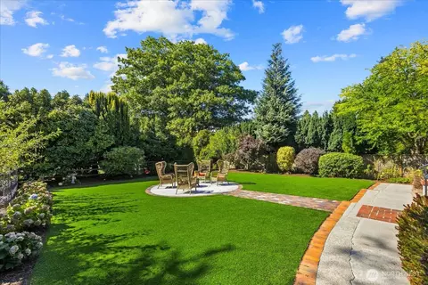 Exterior - 9819 Cherry St, Edmonds, WA 98020 photo 5 of 8