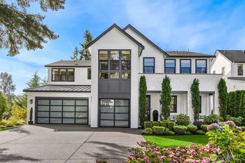8777 NE Winslow Grove Ct, Bainbridge Island, WA 98110