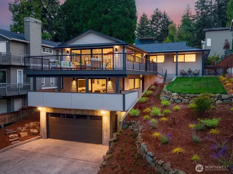 12069 Lakeside Pl NE, Seattle, WA 98125