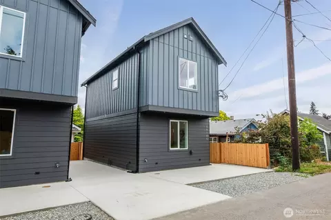 Exterior - 2018 Oakes Ave #C, Everett, WA 98201 photo 1 of 4