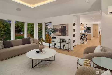 Living - 3405 E Pine St, Seattle, WA 98122 photo 3 of 4