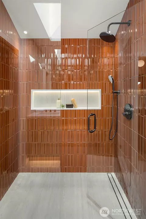 Bath - 3405 E Pine St, Seattle, WA 98122 photo 2 of 6