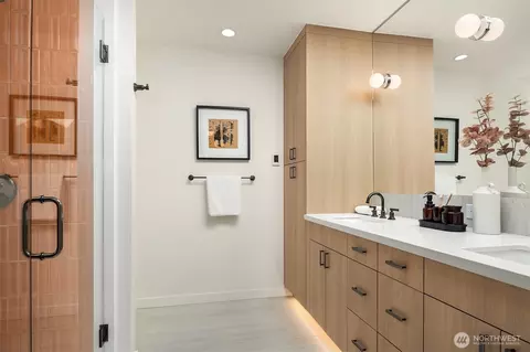 Bath - 3405 E Pine St, Seattle, WA 98122 photo 1 of 6