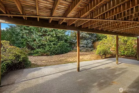 Exterior - 8619 Maple Ln, Edmonds, WA 98026 photo 4 of 7