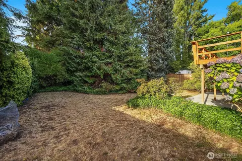 Exterior - 8619 Maple Ln, Edmonds, WA 98026 photo 5 of 7