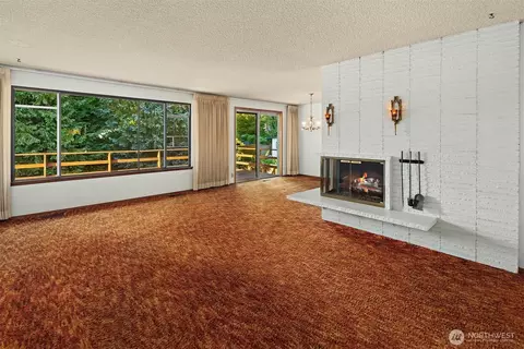 Living - 8619 Maple Ln, Edmonds, WA 98026 photo 2 of 6