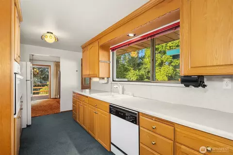 Kitchen - 8619 Maple Ln, Edmonds, WA 98026 photo 3 of 4