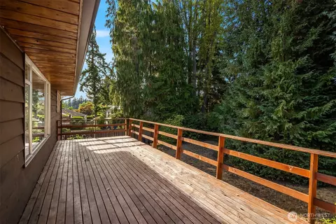 Exterior - 8619 Maple Ln, Edmonds, WA 98026 photo 3 of 7