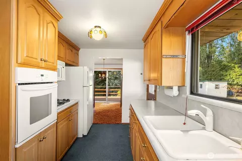 Kitchen - 8619 Maple Ln, Edmonds, WA 98026 photo 1 of 4