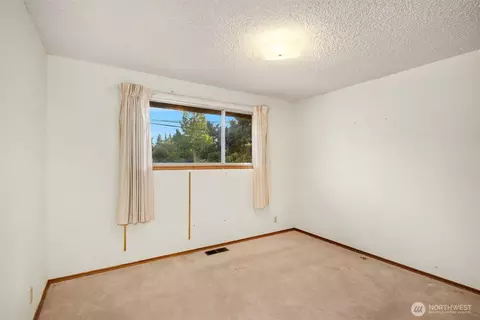 Bedroom - 8619 Maple Ln, Edmonds, WA 98026 photo 3 of 4
