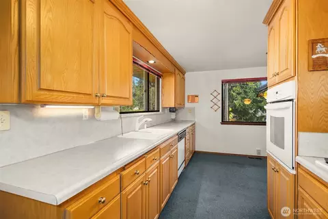 Kitchen - 8619 Maple Ln, Edmonds, WA 98026 photo 2 of 4